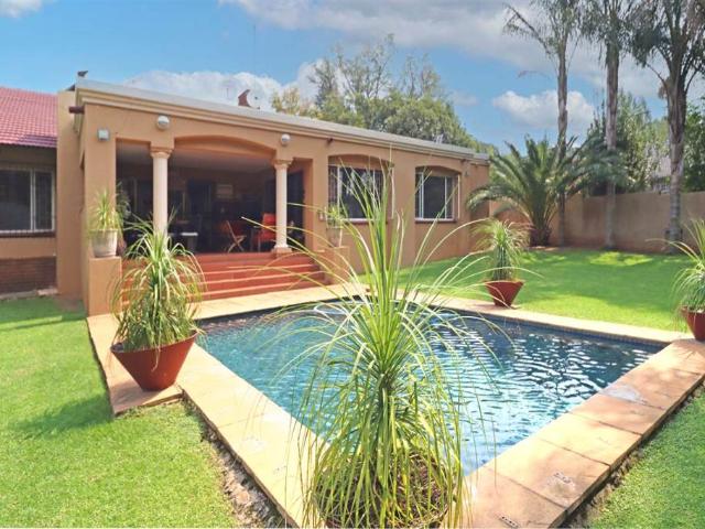 4 Bedroom House in Lynnwood Glen