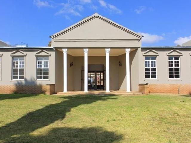 4 Bedroom House in Mnandi Ah