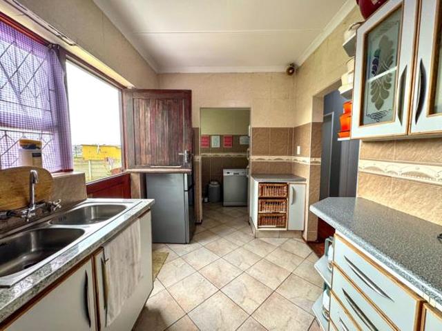 4 Bedroom House in Motherwell