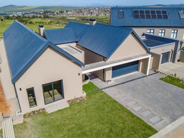 4 Bedroom House in Mount Royal Golf Estate