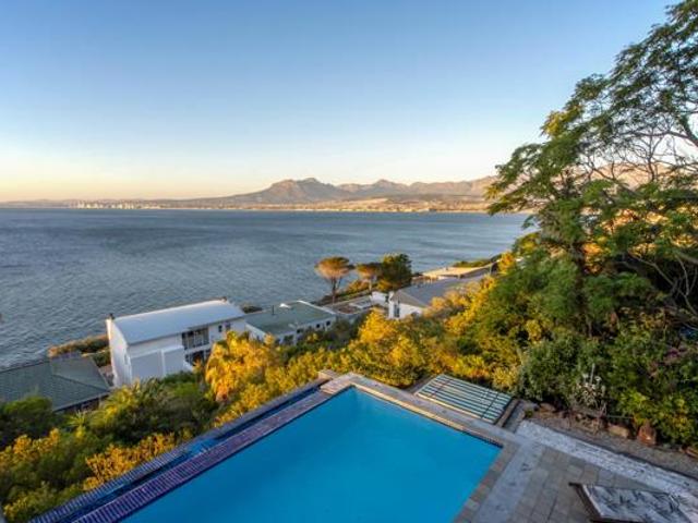 4 Bedroom House in Mountainside