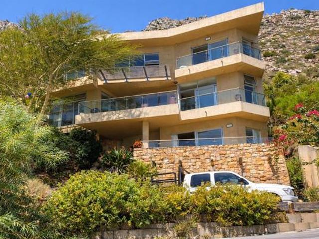 4 Bedroom House in Mountainside