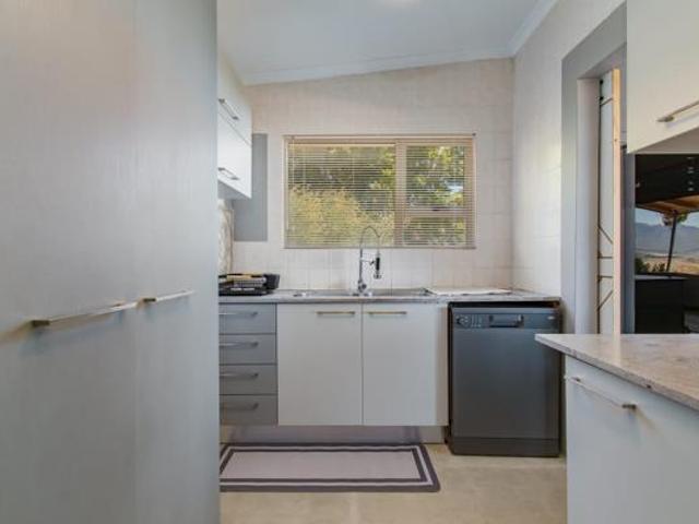 4 Bedroom House in Mountainside