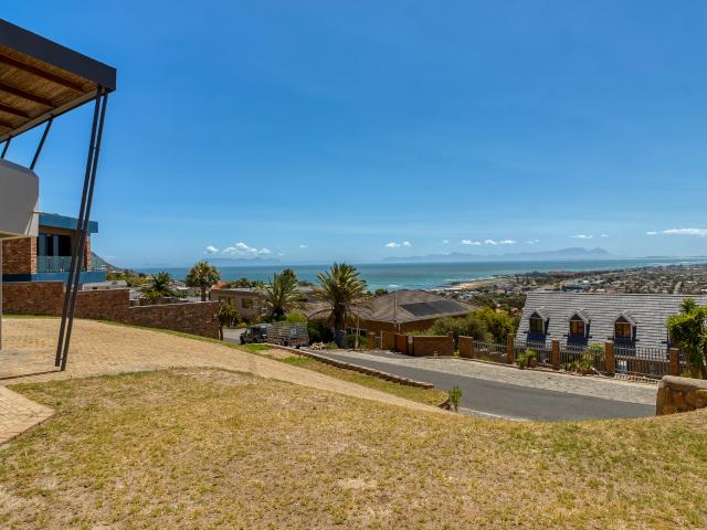 4 Bedroom House in Mountainside