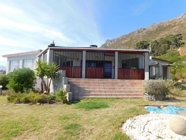 4 Bedroom House in Mountainside
