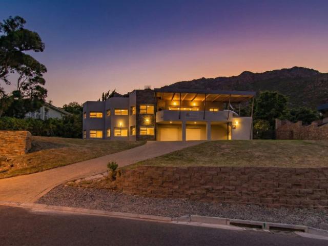 4 Bedroom House in Mountainside