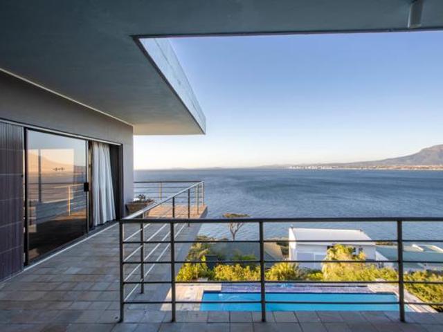 4 Bedroom House in Mountainside