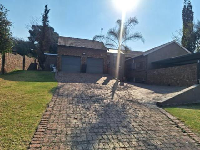 4 Bedroom House in Model Park