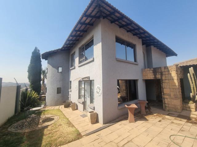 4 Bedroom House in Model Park