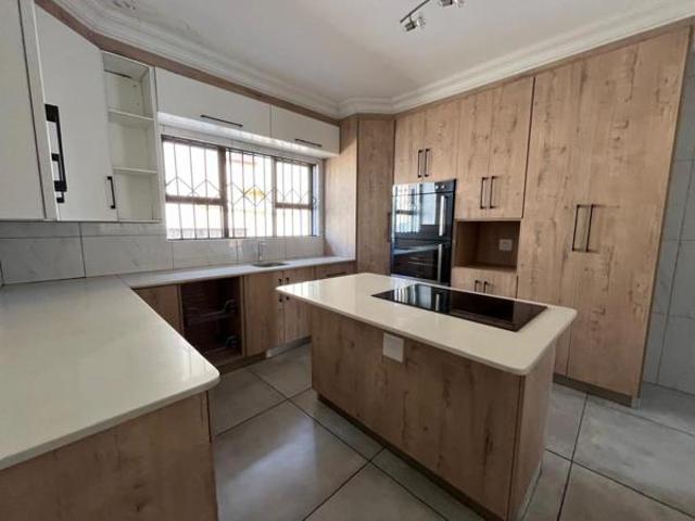 4 Bedroom House in Modelpark