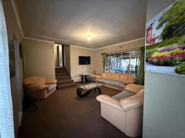 4 Bedroom House in Model Park