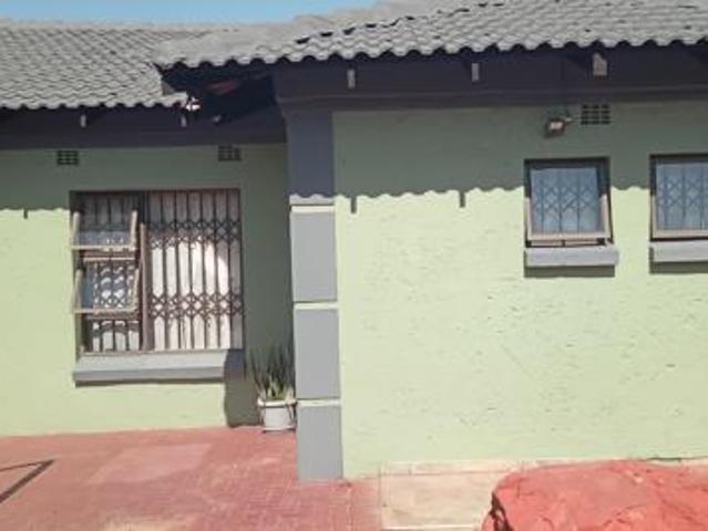 4 Bedroom House in Model Park