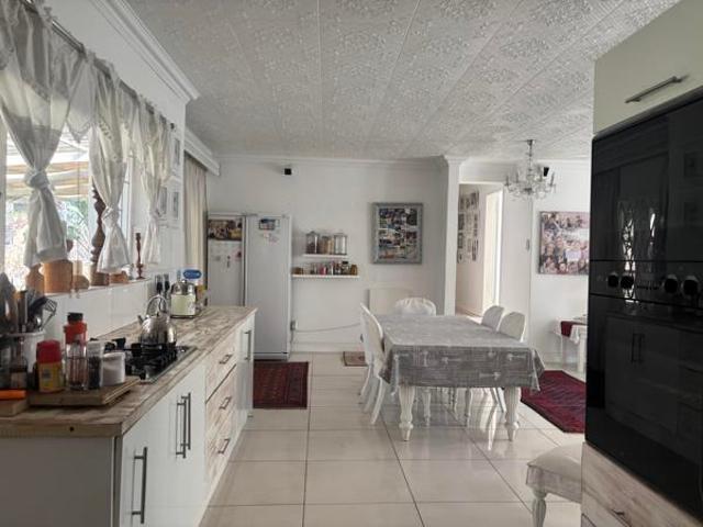 4 Bedroom House in Modelpark