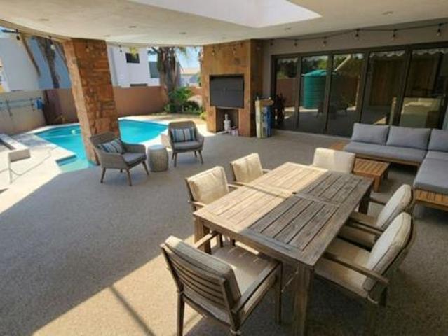 4 Bedroom House in Monavoni