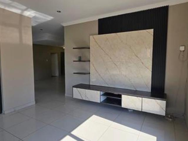 4 Bedroom House in Monavoni