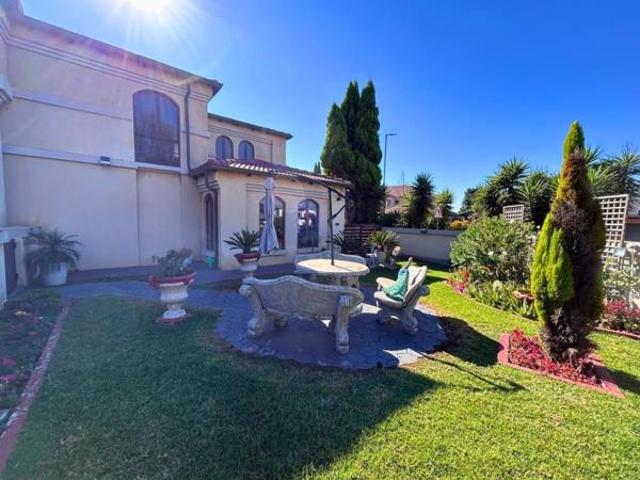 4 Bedroom House in Monavoni