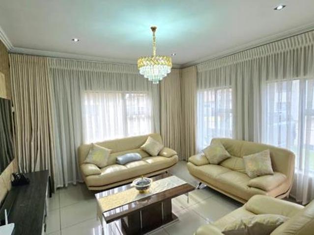 4 Bedroom House in Monavoni