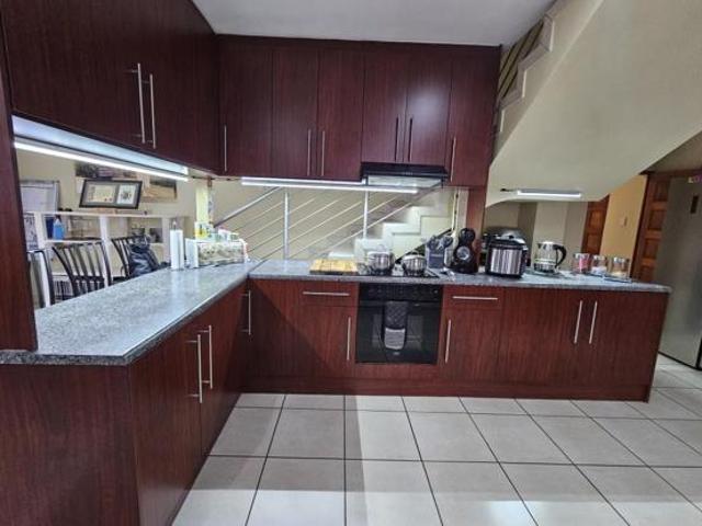 4 Bedroom House in Monavoni