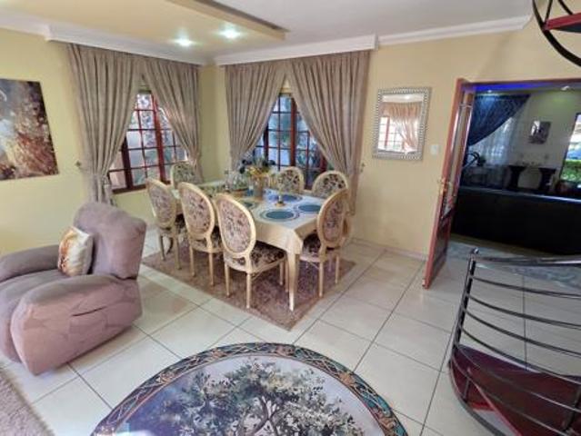 4 Bedroom House in Monavoni