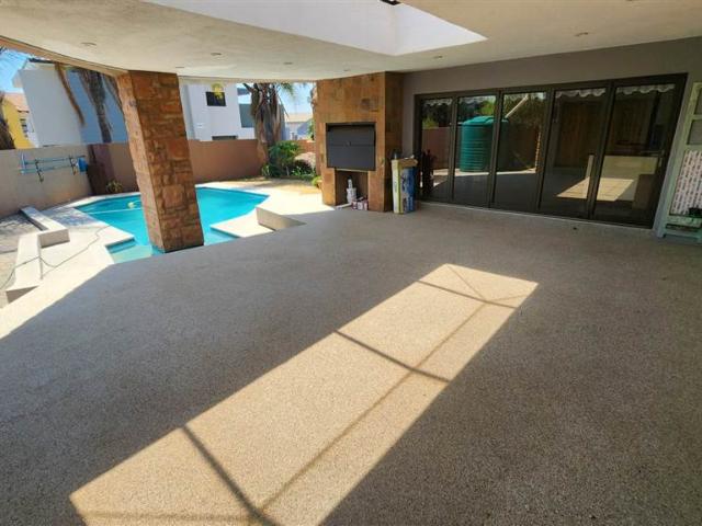 4 Bedroom House in Monavoni