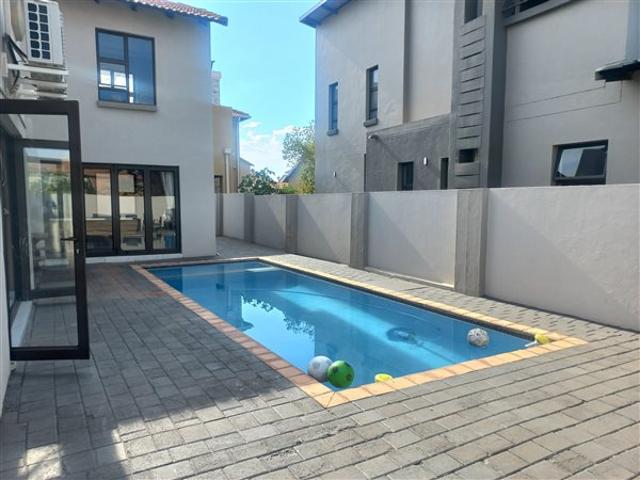 4 Bedroom House in Monavoni