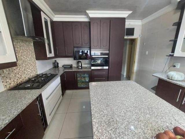 4 Bedroom House in Montana Park