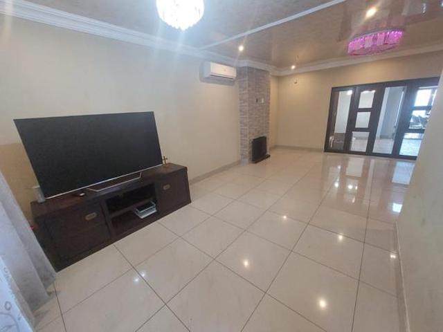 4 Bedroom House in Montana Park