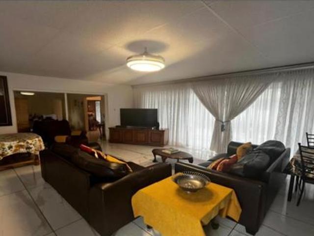4 Bedroom House in Monument Heights