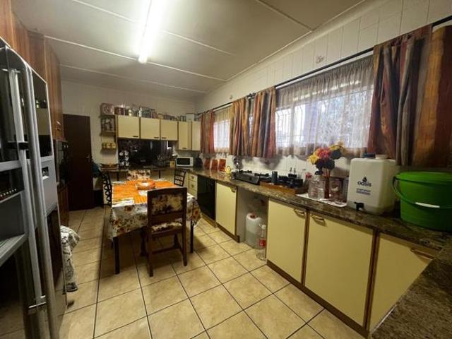 4 Bedroom House in Monument Heights