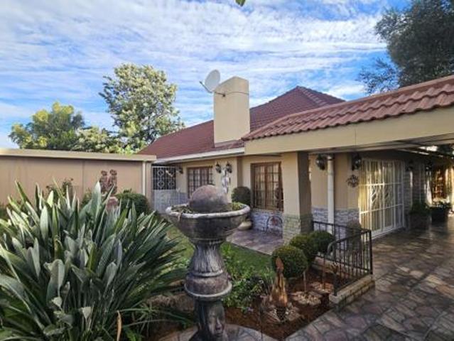 4 Bedroom House in Monument Heights