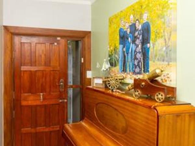 4 Bedroom House in Monument Heights