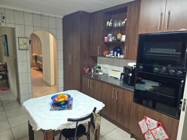 4 Bedroom House in Mooinooi