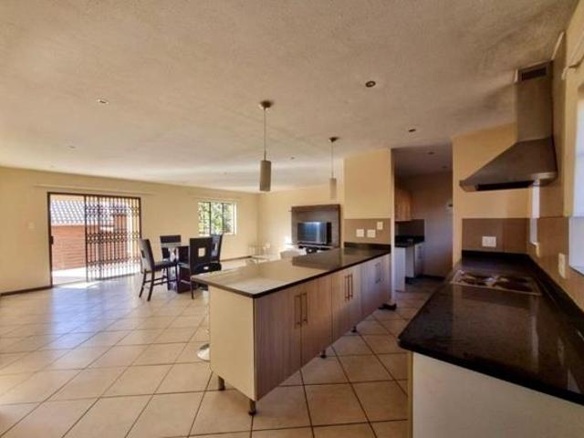 4 Bedroom House in Mooikloof Ridge