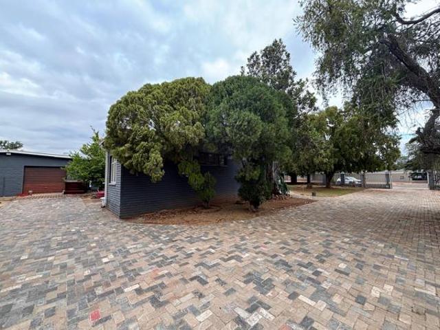 4 Bedroom House in Moregloed