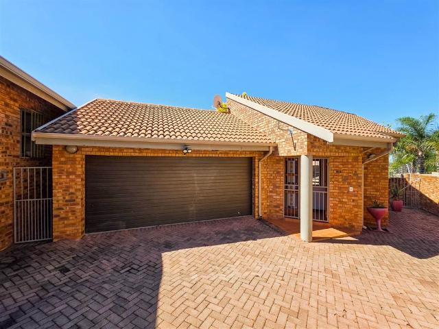 4 Bedroom House in Moreleta Park