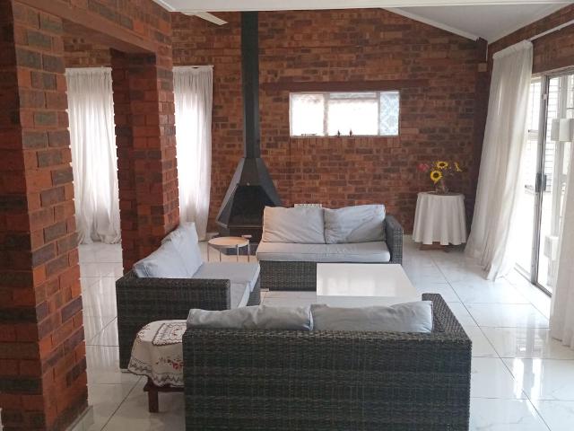 4 Bedroom House in Mayfield Park