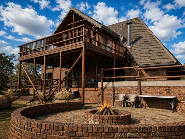 4 Bedroom House in Mabalingwe Nature Reserve