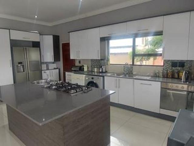 4 Bedroom House in Magalies Golf Estate