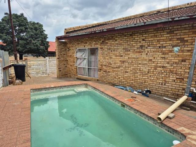 4 Bedroom House in Mahikeng Central