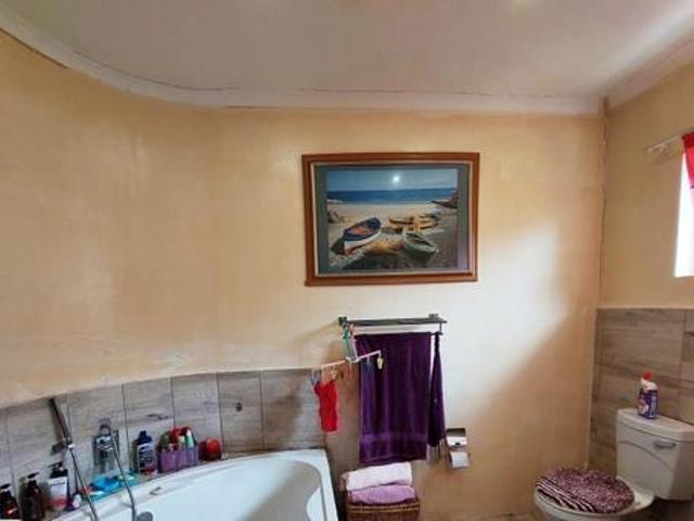 4 Bedroom House in Manaba Beach