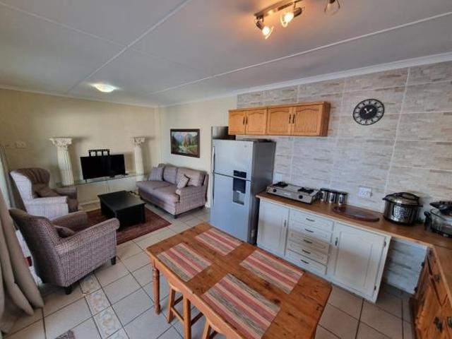 4 Bedroom House in Manaba Beach