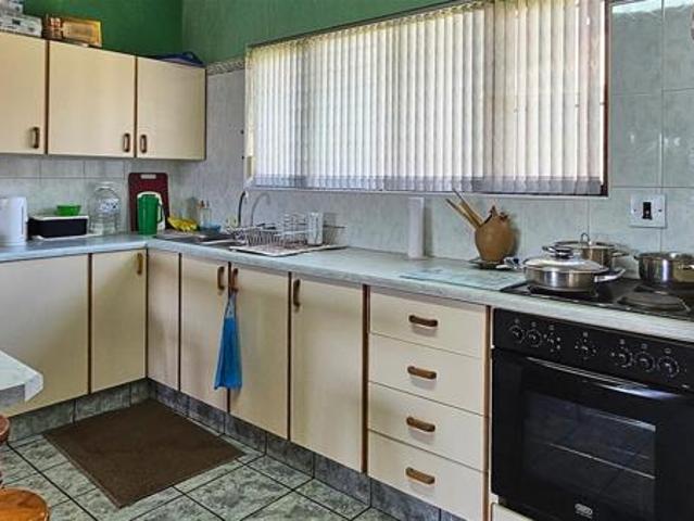 4 Bedroom House in Manaba Beach
