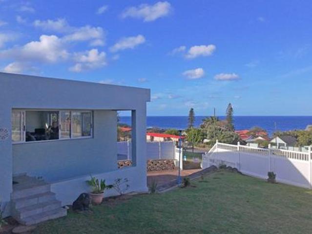 4 Bedroom House in Manaba Beach