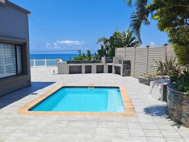 4 Bedroom House in Manaba Beach