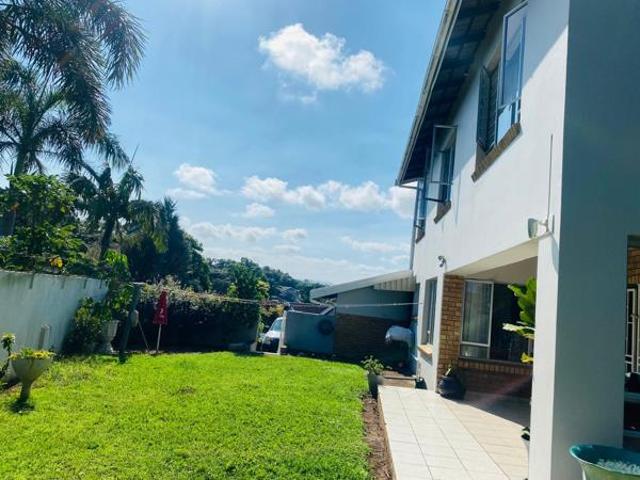 4 Bedroom House in Manaba Beach