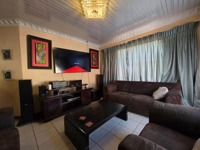 4 Bedroom House in Mandela View