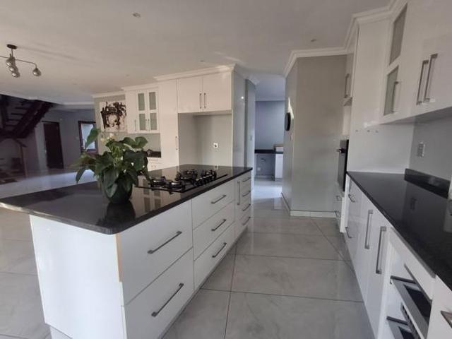 4 Bedroom House in Meer En See