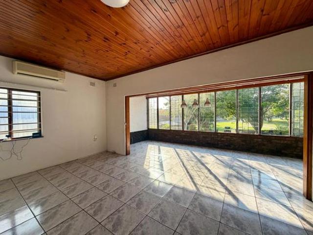 4 Bedroom House in Meer En See