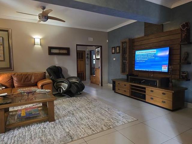4 Bedroom House in Meer En See