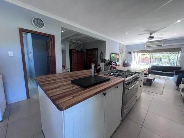 4 Bedroom House in Meer En See